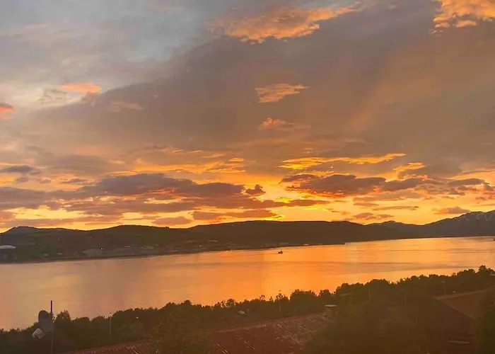 Tales Of Thules Med Fantastisk Utsikt, Stillhet Og Naerhet Til Sentrum Apartamento